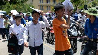 Học sinh sau một kỳ thi ở Hà Nội