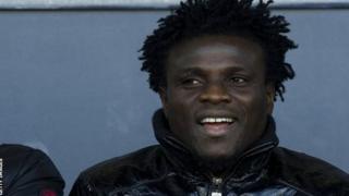Le Béninois Razak Omotoyossi a joué au Nigeria, en Moldavie, en Suède, en Arabie saoudite, en Turquie et au Maroc.