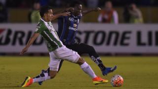 Jugadores del Atlético Nacional y del Independiente del Valle.