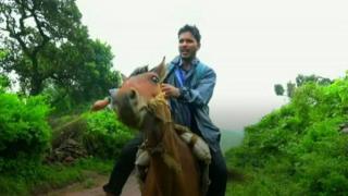 గుర్రంపై టీచర్