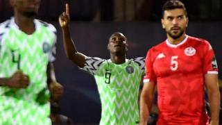 L'attaquant nigérian Odion Ighalo célèbre après avoir marqué un but lors du match pour la troisième place des play-offs de la CAN 2019 entre la Tunisie et le Nigeria.