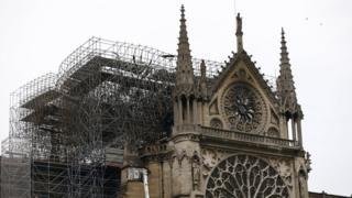 Catedral de Notre-Dame após o incêndio