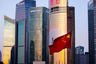 Edifícios envidraçados e altos na China