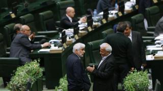 مصوبه مجلس ایران: نمایندگان بیش از سه دوره متوالی نمیتوانند نامزد انتخابات شوند - 0