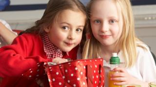 girls eating packed lunch