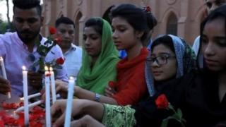 বোমা হামলার ভয়াবহতা স্তব্ধ হয়ে পড়েছে পুরো শ্রীলঙ্কা