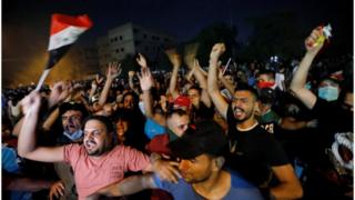 متظاهرون في بغداد