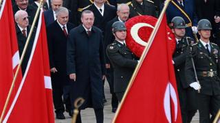 رجب طیب اردوغان، رئیس جمهوری ترکیه میگوید ادامه مذاکرات کشورش برای پیوستن به اتحادیه اروپا را سال آینده به همه پرسی خواهد گذاشت.