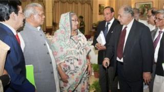 বুধবার দ্বিতীয় দফা সংলাপ শুরুর আগে গণভবনে প্রধানমন্ত্রী হাসিনা ও ড. কামাল হোসেন