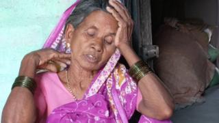 माधव रावते यांच्या पत्नी अनुसया.
