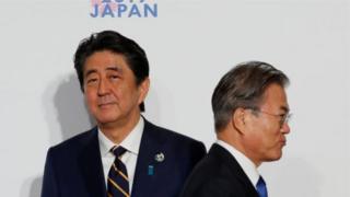 Thủ tướng Nhật Shinzo Abe chỉ chụp ảnh chứ không hội đàm với Tổng thống Nam Hàn Moon Jae-in tại G20