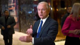 Umukenguzamateka Jeff Sessions mu nyubakwa ya Trump Tower