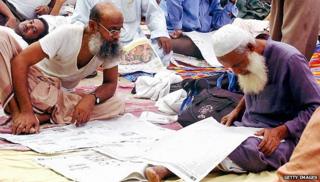 Newspaper readers in Bangladesh