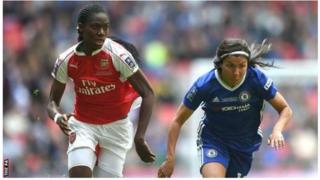 Asisat Oshoala ( a hagu) a wasan Arsenal