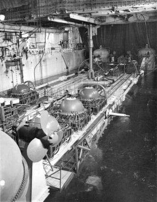 格洛玛勘探者号 (The Hughes Glomar Explorer;Photo: Dave Sharp)