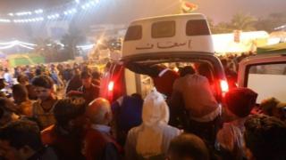 عربة اسعاف في ساحة التحرير
