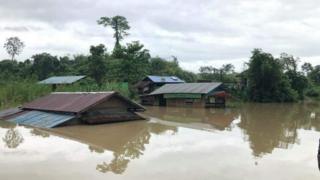ခန္တီးမြို့အတွင်းက ဆင်သေကျေးရွာဘက်မှာ နေအိမ်အချို့ ရေမြုပ်နေ