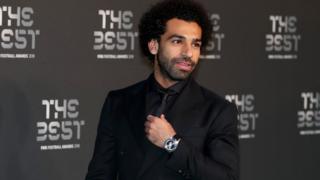 الجمهور يحاصر منزل محمد صلاح