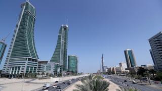 القرار يستثني الطلاب وحملة التأشيرات السارية