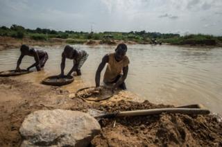 Abantu bacukura amabuye y'agaciro ya diamant ku giti cabo baragwiriye ahitwa Kono muri Sierra Leone