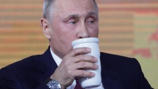 Путин и кружка