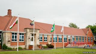 Ysgol Gynradd Rhydypenau