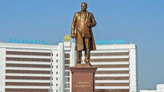 Шароф Рашидов ҳайкали