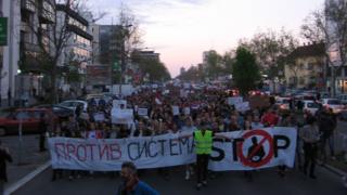 Демонстранты в Сербии