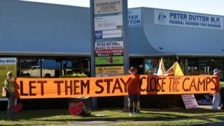 Refugee activists protest in Brisbane against detention camps, 2 March