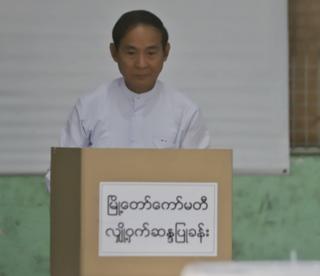 ဒီကနေ့ မဲပေးသူတွေထဲမှာ နိုင်ငံတော်သမ္မတ ဦးဝင်းမြင့်လည်းပါဝင်