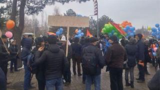 Бишкекте март айында сөз эркиндигин коргоо боюнча жүрүш өтүп, бир нече киши кармалган