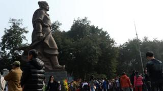 Tượng vua Quang Trung ở Hà Nội