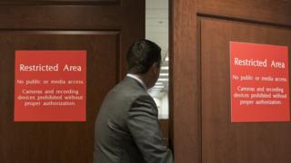 Конгрессмен Девин Нуньес принимает участие в закрытом заседании комитета по разведке Палаты представителей.
