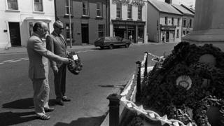 HIS EXCELLENCY THE HIGH COMMISSIONER FOR NEW ZEALAND BRYCE HARLAND PICTURE LAYING A WREATH IN ENNISKILLEN AT THE CENOTAPH ON BEHALF OF THE NEW ZEALAND PEOPLE DURING A TWO DAY VISIT TO THE PROVINCE. HE IS PICTURED WITH GERRY BURNS (CHAIRMAN OF THE APPEAL FUND).