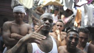 Pandilleros del Barrio 18 en la cárcel de Cojutepeque, 30 kilómetros al este de San Salvador, el 24 de julio de 2012.