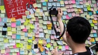 ظهرت جدران لينون الملونة بشكل كبير في هونغ كونغ خلال الاحتجاجات المؤيدة للديمقراطية العام الماضي