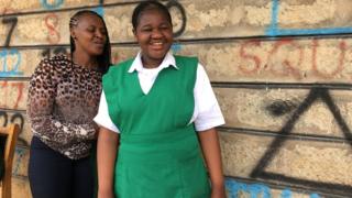Агнес Мутеми со своей 14-летней дочерью Намбией