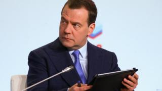 Дмитрий Медведев теряет "френдов" как в реальной жизни, так и в социальных сетях