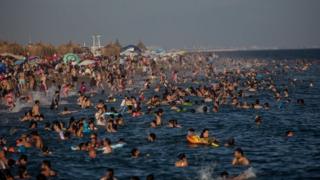 Türkiye sahillerinde yüzenler