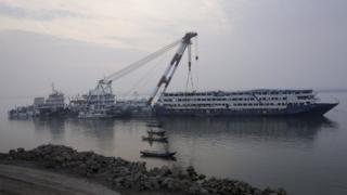 The Eastern Star cruise ship (30 December 2015)