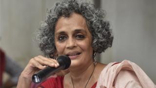 অরুন্ধতী রায়ের সাথে শহিদুল আলমের কথোপকথন অনুষ্ঠান স্থগিত হলেও আজই তা আবারো আয়োজন করা হবে বলে জানানো হয়েছে