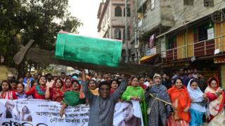 নৌকা প্রতীক নিয়ে আওয়ামী লীগ সমর্থকদের মিছিল