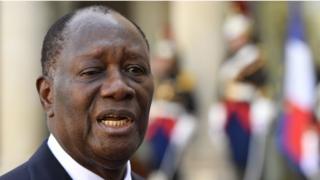 Le président de la Côte d'Ivoire, Alassane d'Ivoire, a amnistié quelque 800 personnes.