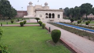 لاہور کا شاہی قلعہ اور حضوری باغ