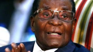 Mutane na mamaki kan mukanin farin jakada da aka yi wa Mugabe
