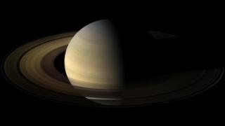   Image of Saturn with its rings 