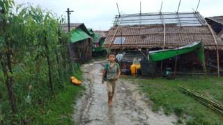 မြိုနဲ့ ဒိုင်းနက်တိုင်းရင်းသား စစ်ဘေးရှောင်တွေ