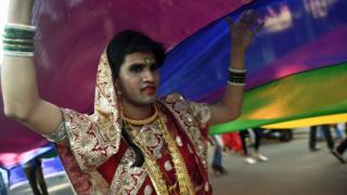 নিজেদের কোন লিঙ্গের বলে পরিচয় দেবেন সেটা নিজেরাই নির্ধারণ করতে চান ট্রান্সজেন্ডার বা রূপান্তরকামীরা।