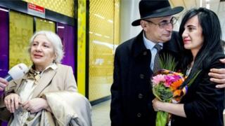 Ali məhkəmə onların ölkədən çıxması haqqında qərar verəndən sonra Leyla və Arif Yunus Hollandiyaya uçublar