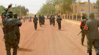 Cet incident se produit une semaine après la désertion de 36 gendarmes, dans le centre du Mali, région où les groupes jihadistes ont été particulièrement actifs ces derniers mois.